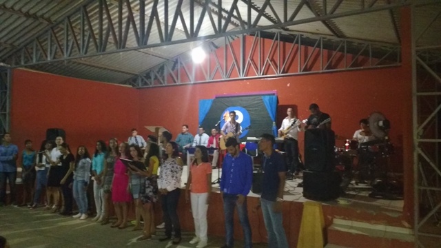 Jovens evangélicos trocam carnaval por retiro espiritual em escola na cidade de Cerejeiras