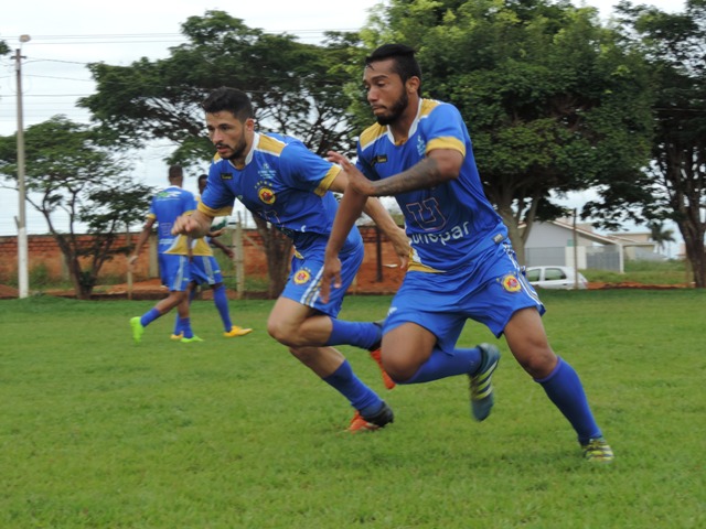VEC apresenta mais três jogadores; um deles tem passagem por Bahia e Vitória 
