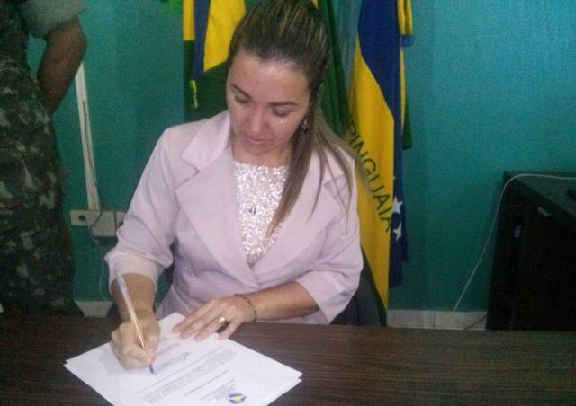 Chupinguaia: secretário se demite e prefeita é denunciada por implantar “banquinho da disciplina”