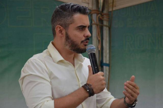 VÍDEO: prefeito de Ariquemes afirma que MP mente e que ele não autorizou entrega de livros em escolas