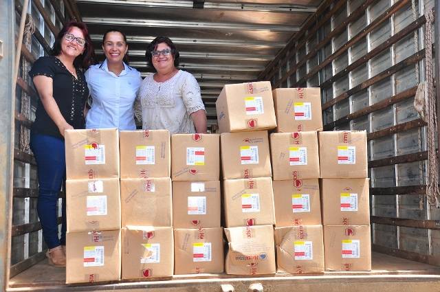 Deputada entrega novo carregamento de remédios em Vilhena e defende militares em escola