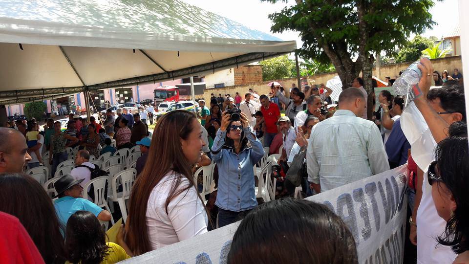 Manifestantes do Cone Sul deflagram greve e protestam em frente agência do INSS de Colorado