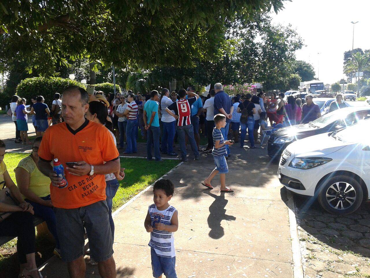 Em praça pública, educadores intensificam greve contra reforma da Previdência em Cerejeiras