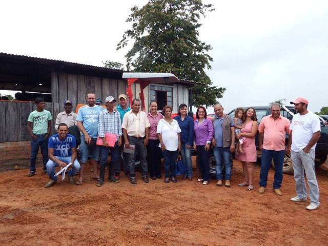 Deputada Rosangela Donadon entrega seis tratores para associações rurais de Vilhena