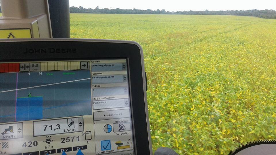 Com tecnologia, otimismo e boa produtividade, colheita da soja entra na fase final em Cerejeiras;
