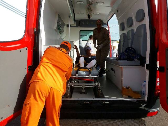Após provocar acidente e deixar motoqueira ferida, motorista foge sem socorrer vítima