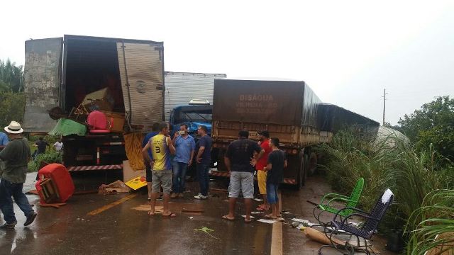 Ex-vereador de Cerejeiras se envolve em acidente quando levava mudança para o Amazonas