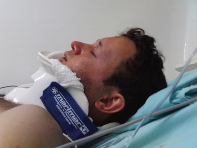 JOVEM QUE BATEU MOTO EM CARRETA PARADA CONTINUA INTERNADO NO HR