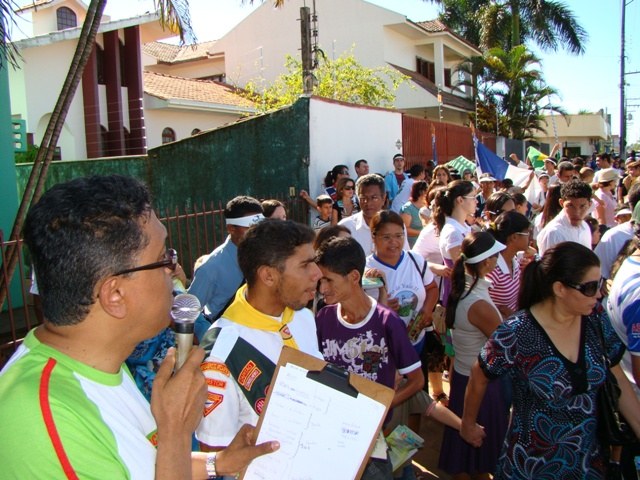 ADVENTISTAS ESTÃO NAS RUAS DE VILHENA DISTRIBUINDO LIVROS E REVISTAS