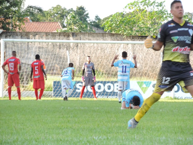 VEC sofreu três pênaltis em cinco jogos e diretoria poe em xeque a arbitragem