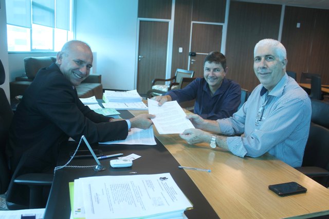 Diretor do DER libera recursos e prefeitura de Cerejeiras anuncia investimento em obras
