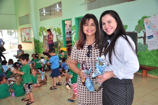 Prefeita de Vilhena realiza entrega de ovos de páscoa aos alunos da rede pública de ensino