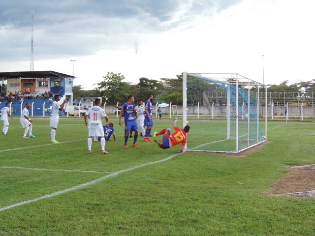 Com golaço de falta VEC vence o Ariquemes no Estadual de futebol 