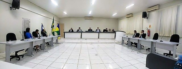 Vereadores aprovam convênios com entidades e PCCR dos servidores da educação em Vilhena