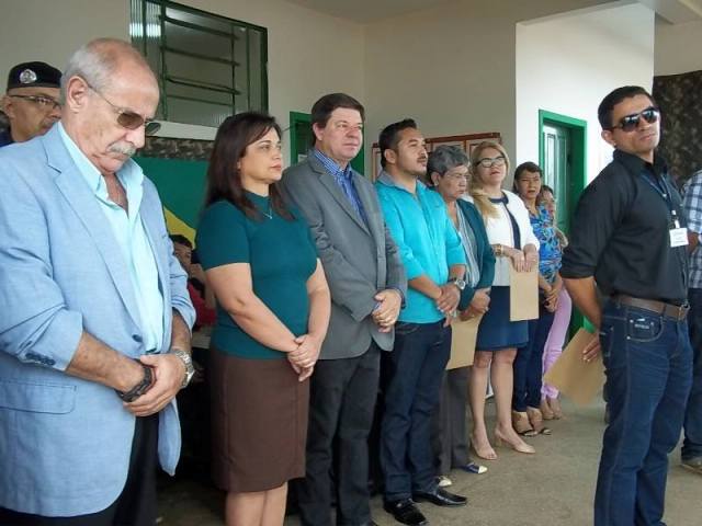 Em viagem, prefeita de Vilhena ignora vice e manda concunhada representá-la em evento