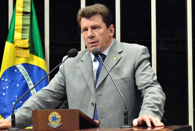 Com nota e vídeo no Youtube, Cassol explica denúncias na Lava Jato e venda de gado