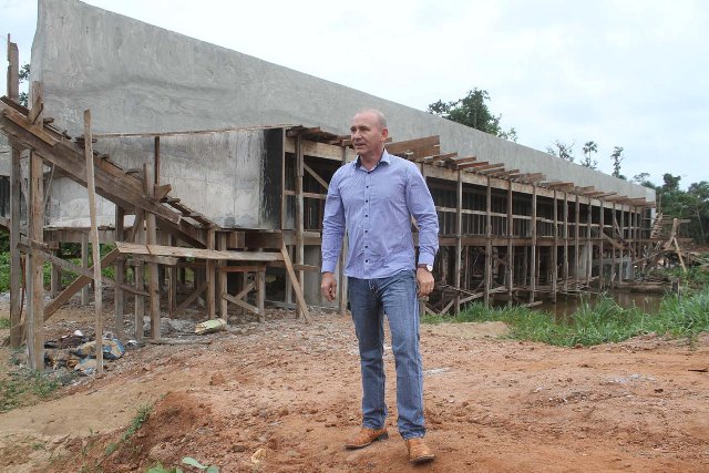 Ezequiel Neiva inspeciona obras do Governo do Estado em Cerejeiras, Pimenteiras e Cabixi