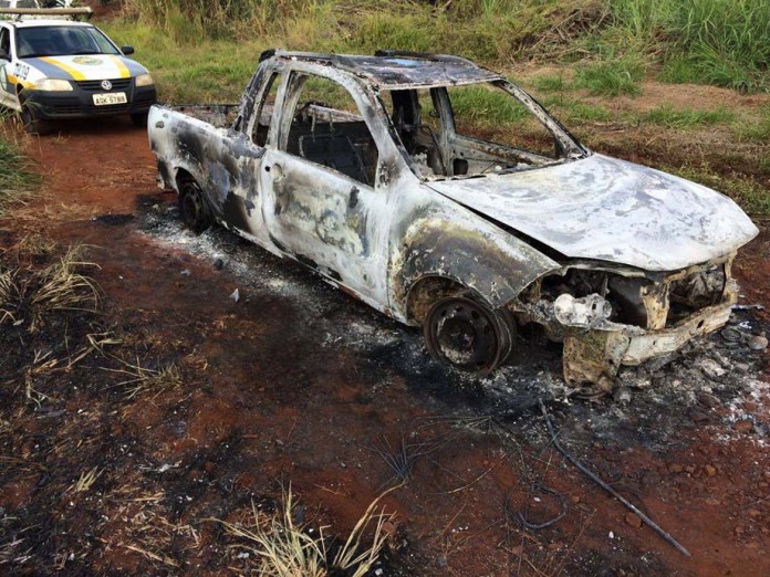 Vilhena: três corpos são encontrados carbonizados dentro de picape no São Lourenço