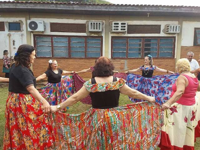 “Melhor Idade” dá show de animação em apresentação de “street dance” para governador em Vilhena