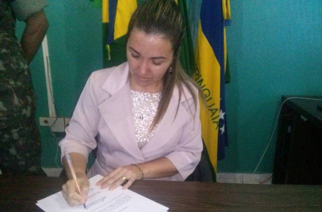 Prefeita de Chupinguaia tenta emplacar assessores; oposição reage e base aliada promete “patrolar”
