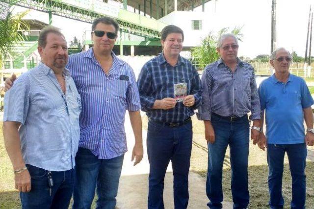 Em coletiva de imprensa, Aviagro lança oficialmente cartelas para a 32ª edição da Expovil