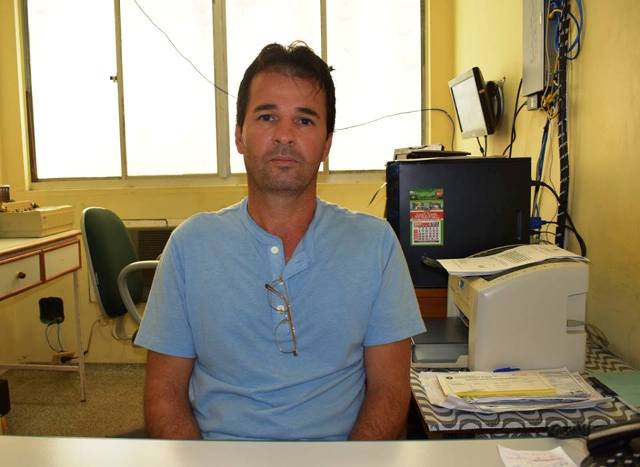 Médico aciona polícia após ser obrigado a abandonar plantão em Colorado; diretor improvisa
