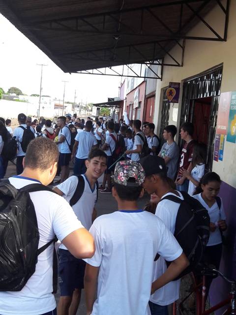 Alunos protestam, criticam vereador e ameaçam ocupar escola que será militarizada em Vilhena