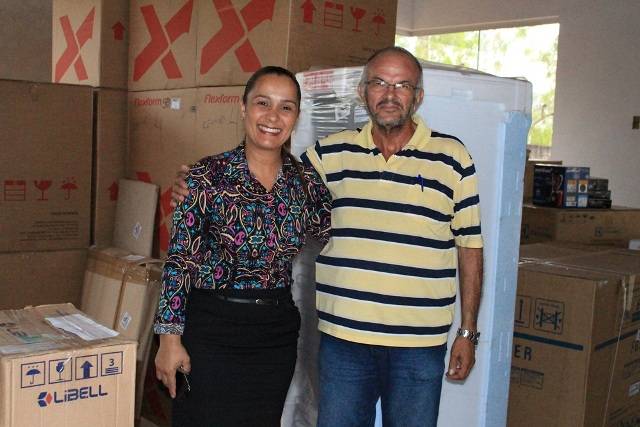 Deputada entrega móveis e eletrodomésticos a entidade que acolhe dependentes em Vilhena