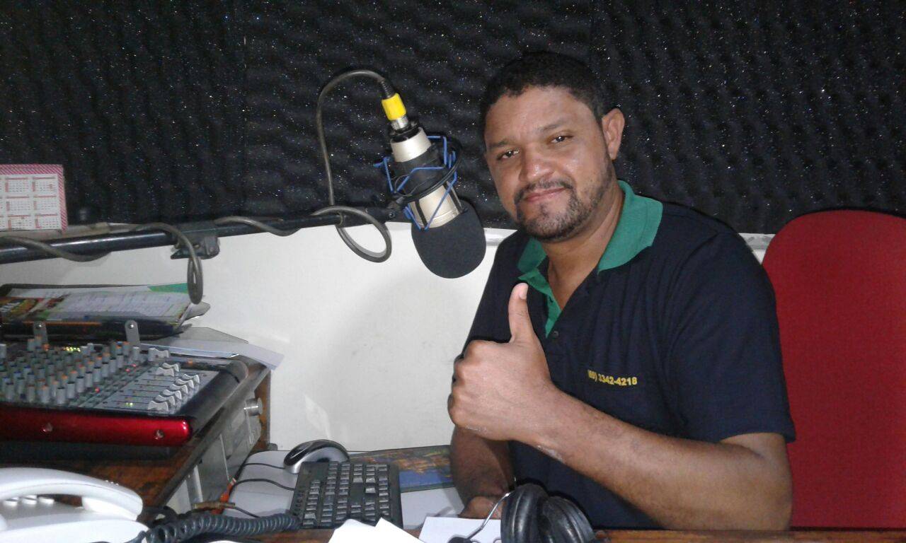 Em Cerejeiras, vereador apresenta programa de rádio com classificados e assuntos públicos