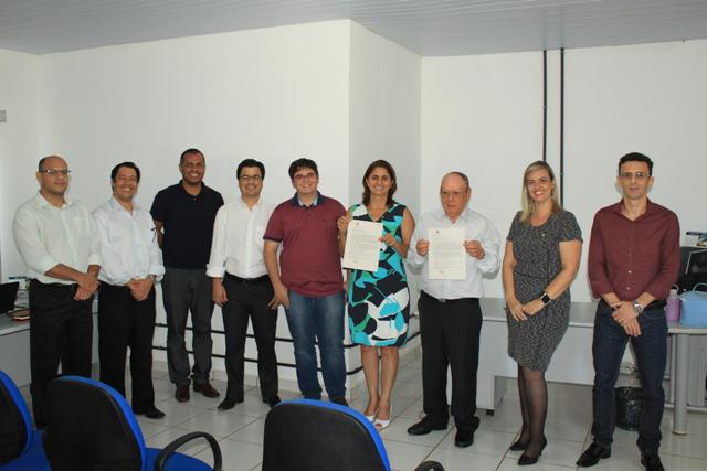 Faculdade AVEC assina convênio com a Receita Federal para atendimento a pessoas de baixa renda