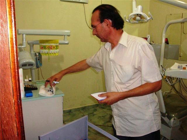 POLICIA PRENDE HOMEM QUE EXERCIA ILEGALMENTE A ODONTOLOGIA