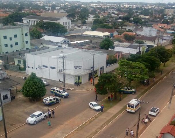 URGENTE: homens tentam assaltar cartório em Vilhena e trocam tiros com policiais; há feridos