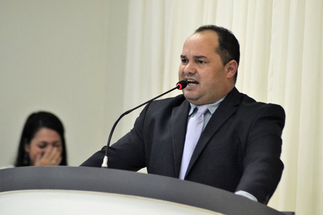 Vereador sobe o tom em Vilhena: “Vou para de falar de secretários e começar a falar da prefeita”