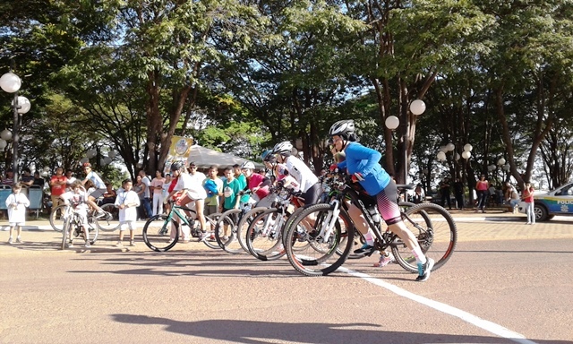 Competições esportivas e culto em praça pública marcam Dia do Evangélico em Cerejeiras