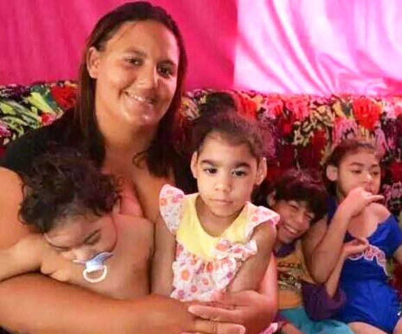 Mãe de quatro crianças com microcefalia luta para encontrar dupla Bruno e Marrone em Vilhena