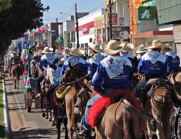 Com cavalgada e máquinas agrícolas, desfile que abre maior festa do Cone Sul será neste sábado 