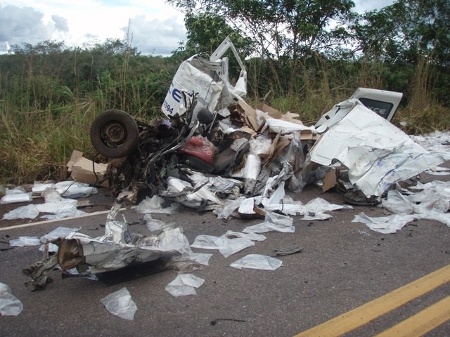 TRAGÉDIA NA BR 364: MOTORISTA MORRE NA HORA AO BATER EM BI-TREM