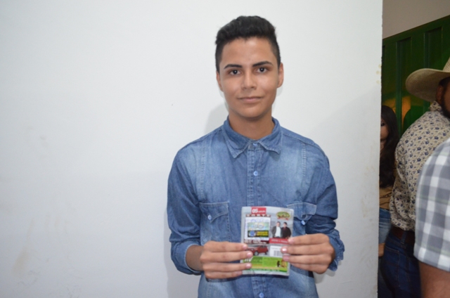 Jovem de 18 anos leva sozinho veículo da primeira noite da Expovil 2017