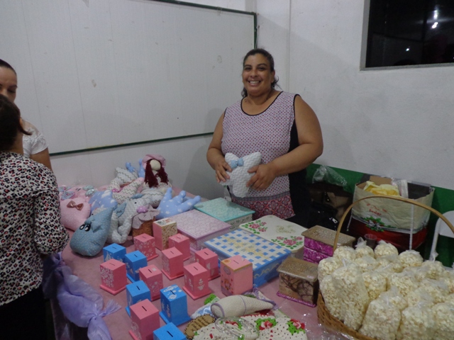 Artesã expõe pelo décimo ano na Expovil e mostra que organização da categoria ajuda a todos