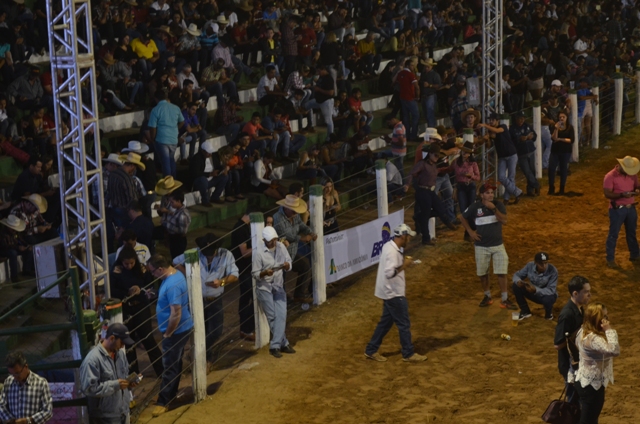 Sobrinha marca cartela pata tio, passa batida, mas leva o terceiro carro da Expovil 2017