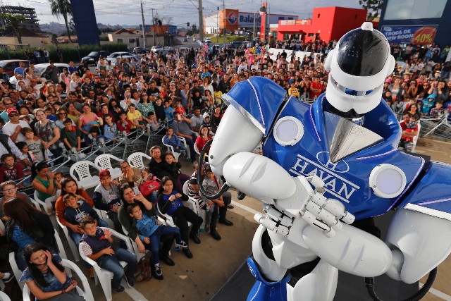 Com robô gigante e prometendo 200 empregos diretos, Havan inaugura loja em Cacoal