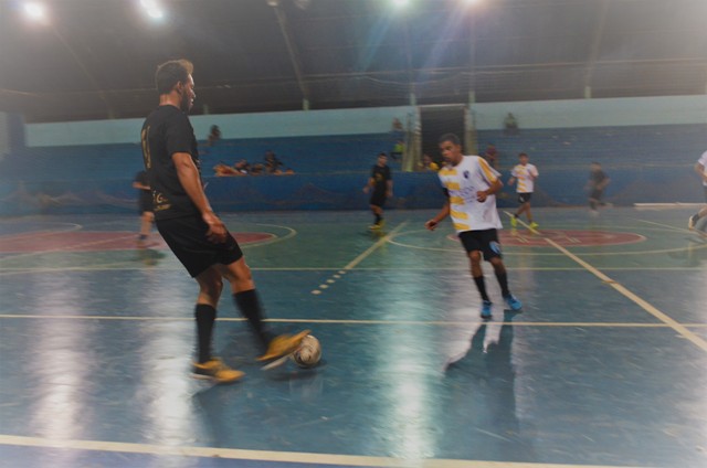 Rodada de segunda-feira alterou líderes de três grupos do Campeonato Municipal de Futsal