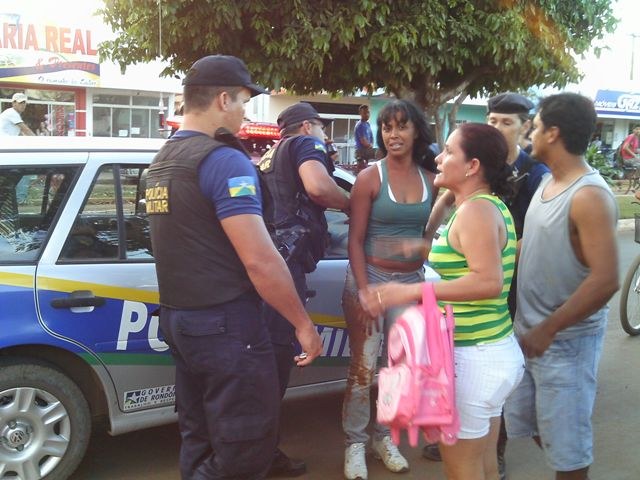 ESPOSA E EX-NAMORADA DE CAMINHONEIRO SAEM NO TAPA DENTRO DE ESCOLA MUNICIPAL