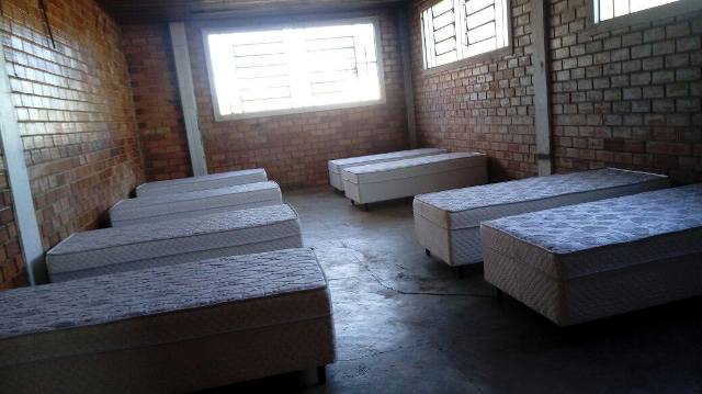 Após transformar imóvel abandonado em casa de apoio, voluntários podem ser despejados