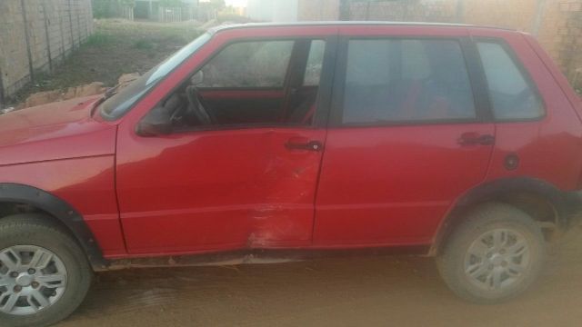 Vilhena: líder comunitário tem carro atingido por moto quando chegava em casa