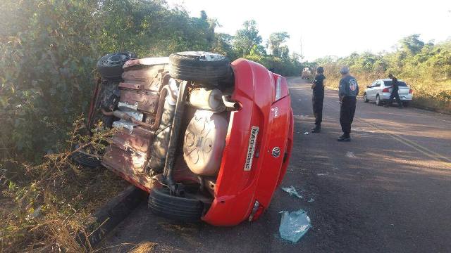 Homem perde controle em rodovia do Cone Sul e capota com filho e sobrinho a bordo