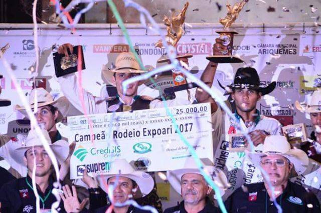 Peão adolescente de Cerejeiras ganha R$ 25 mil no rodeio mais famoso de Rondônia