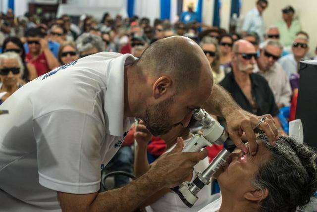 Idosos que saíram de Vilhena para tratamento de saúde no MT passarão a noite em escola