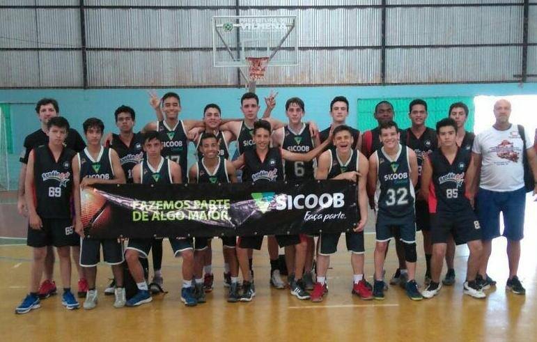 Confirmando o favoritismo equipe sub-17 da COOPEVI é bicampeã da etapa Regional Cone Sul do JOER