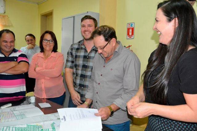 Depois de portarias, prefeita tem nova arma para “amansar” vereadores em Vilhena: asfalto